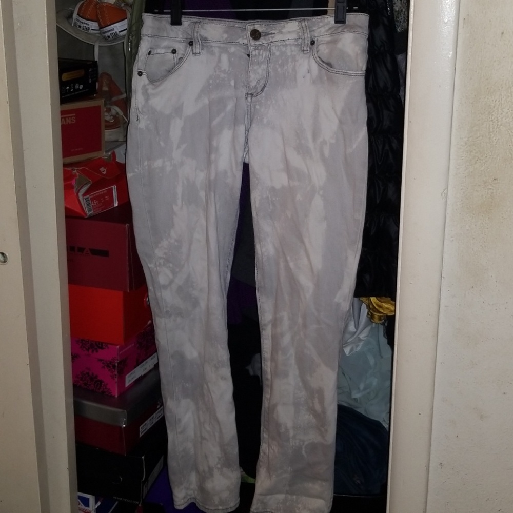 Custom bleached grey jeans (painters' jeans inspo)